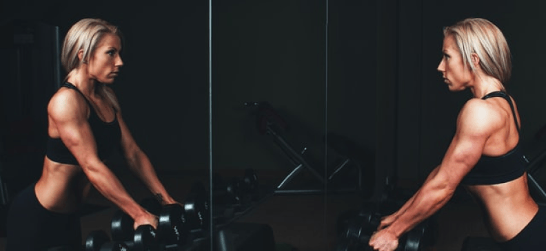 Жим гантелей лежа на скамье